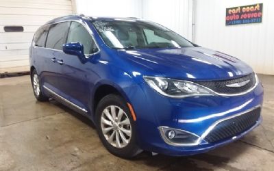 Photo of a 2018 Chrysler Pacifica Touring L for sale