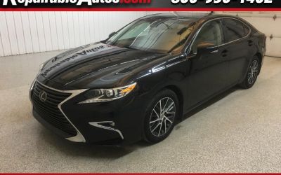 Photo of a 2016 Lexus ES 350 Sedan Repairable Hail Damage for sale