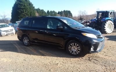 Photo of a 2020 Toyota Sienna XLE Auto Access Seat for sale