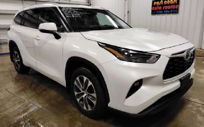 Photo of a 2022 Toyota Highlander XLE for sale