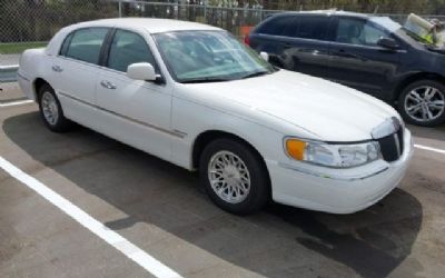 Photo of a 1999 Lincoln Town Car Signature for sale