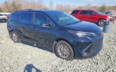 Photo of a 2025 Toyota Sienna XLE Hybrid for sale