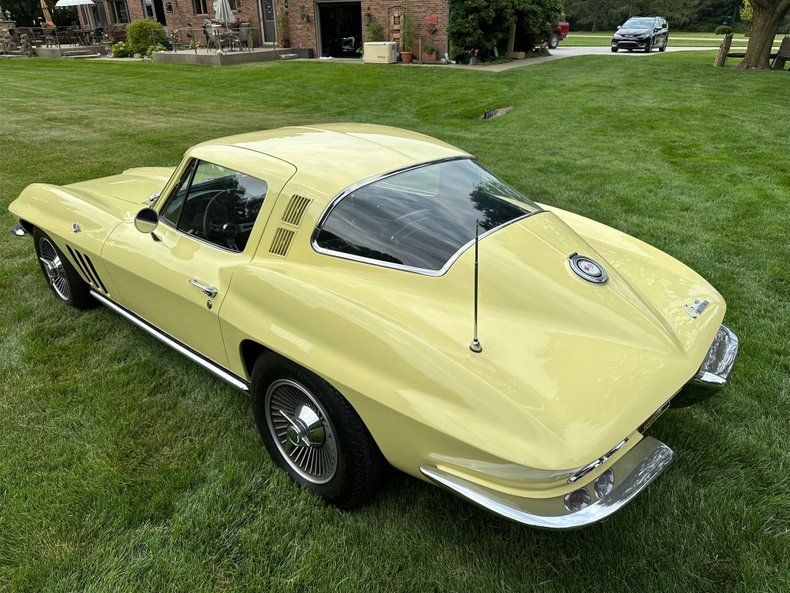 1965 Corvette Image