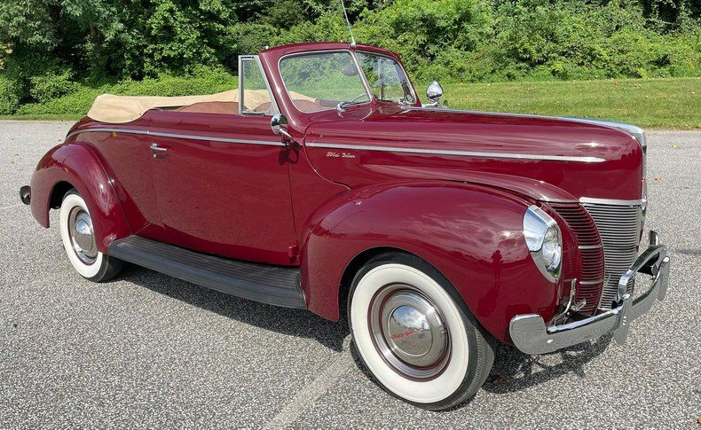 1940 Deluxe Convertible Image