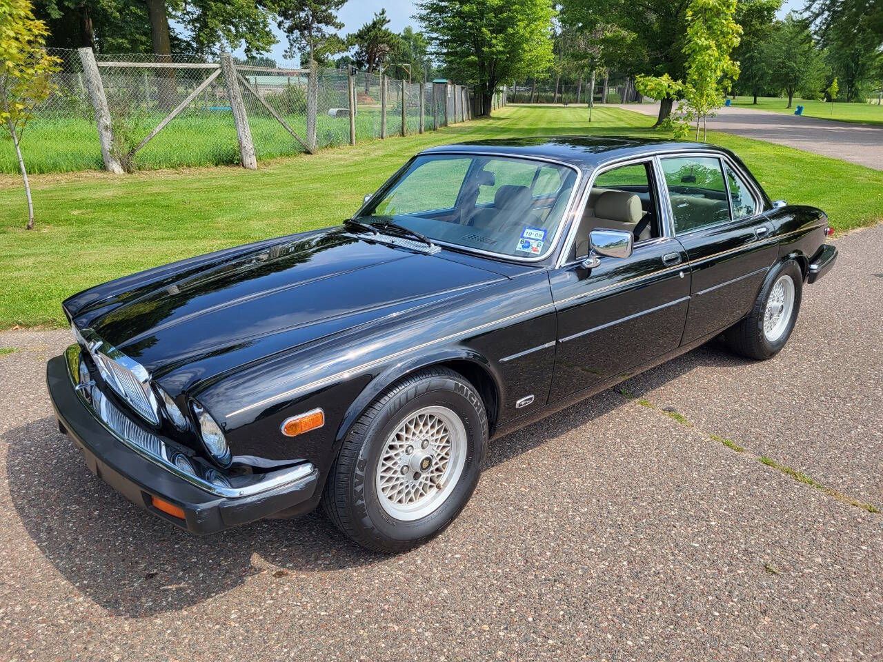 1983 XJ-Series Image