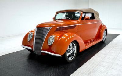 1937 Ford 85 Deluxe Cabriolet 