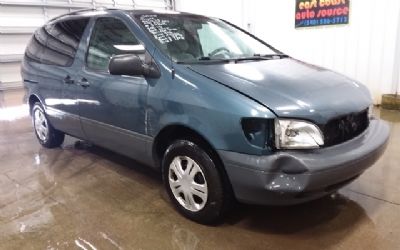 Photo of a 2000 Toyota Sienna LE for sale